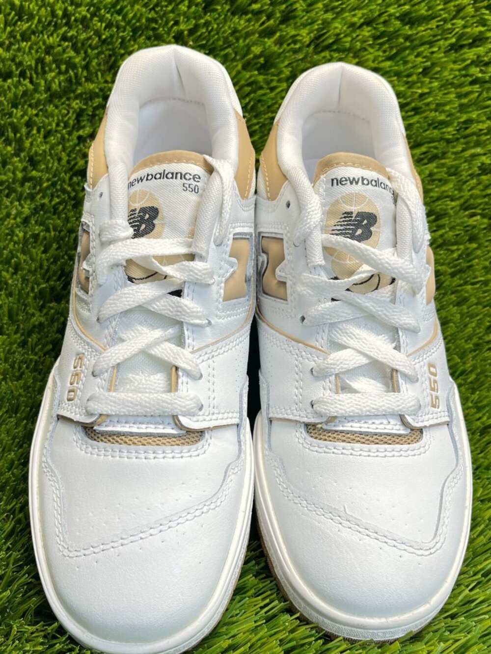 New Balance 550 Sneakers White with Beige Accents - Picture 5 of 10
